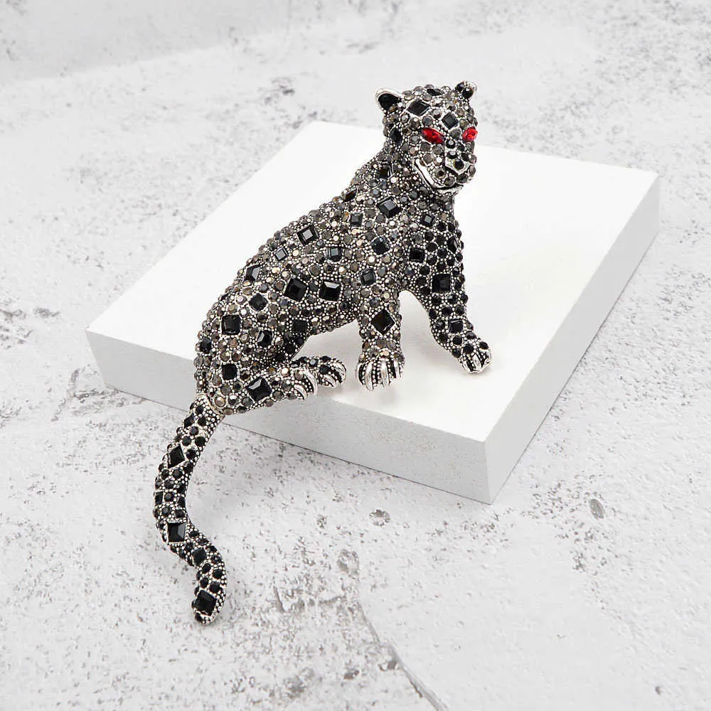 WEIMANJINGDIAN Black Crystal Rhinestone Jaguar Brooch Large Catbird Jewelry Decoration G230529 From Sihuai06 7.88 DHgate.Com