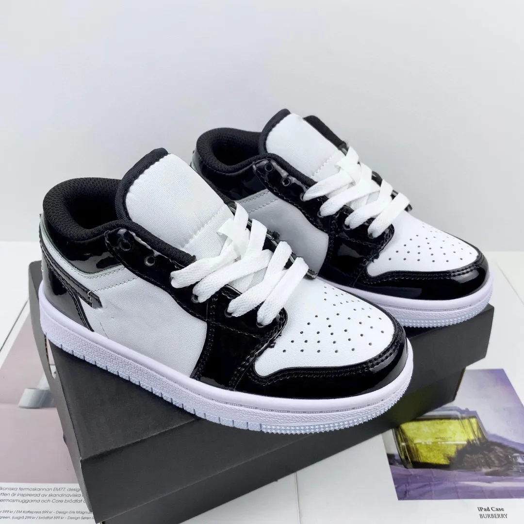 Infant boys hotsell white trainers