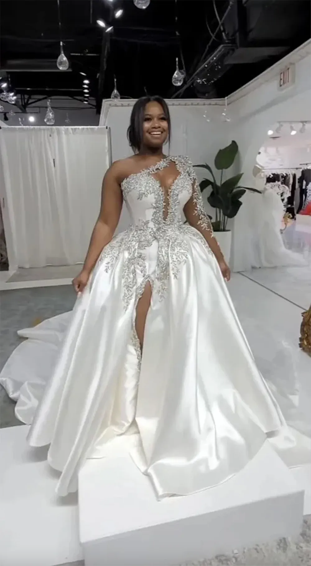 Tips for Choosing Satin Wedding Dresses - Pretty Happy Love - Wedding Blog  | Essense Designs Wedding Dresses