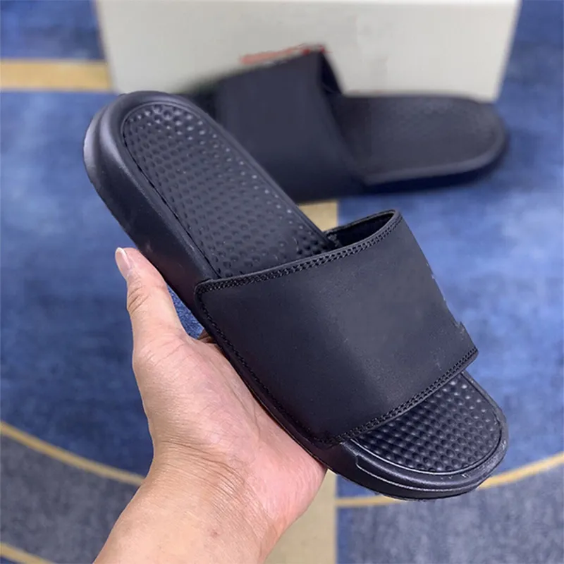 Off sales noir sandals