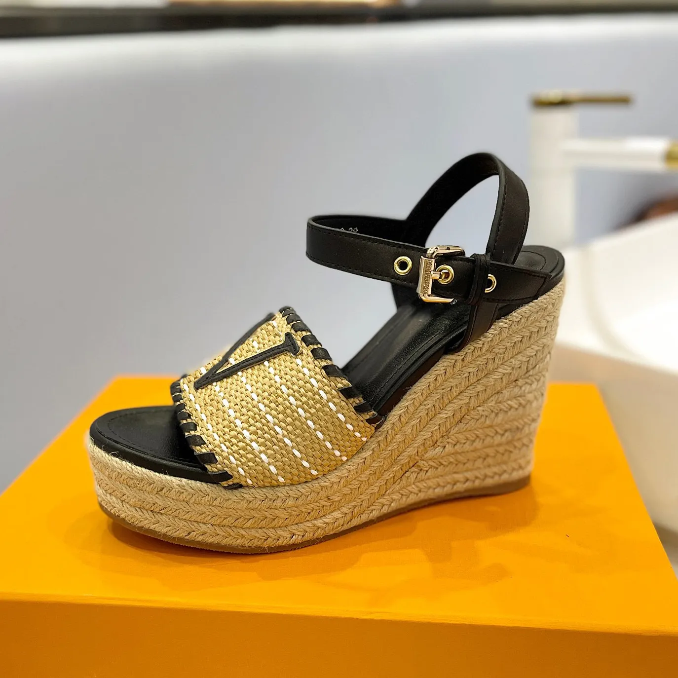 Leather espadrille wedge sandals in black - Gucci | Mytheresa