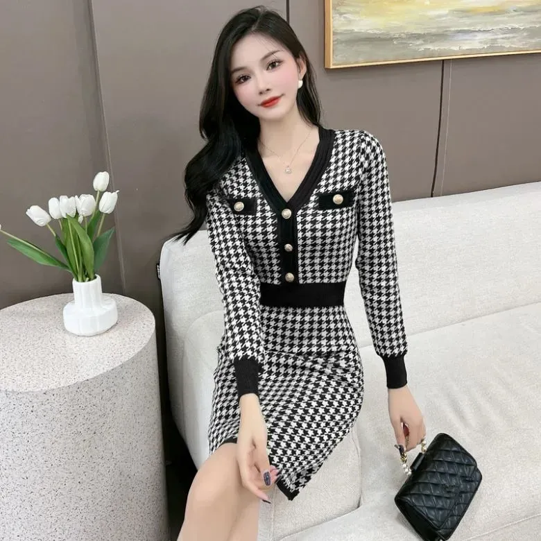 Basic Casual Dresses Women's Sexy V-Neck Knitted Sweater Dress New Autumn/Winter Korean Long Sleeve Slim Temperament Houndstooth Dresses 2024