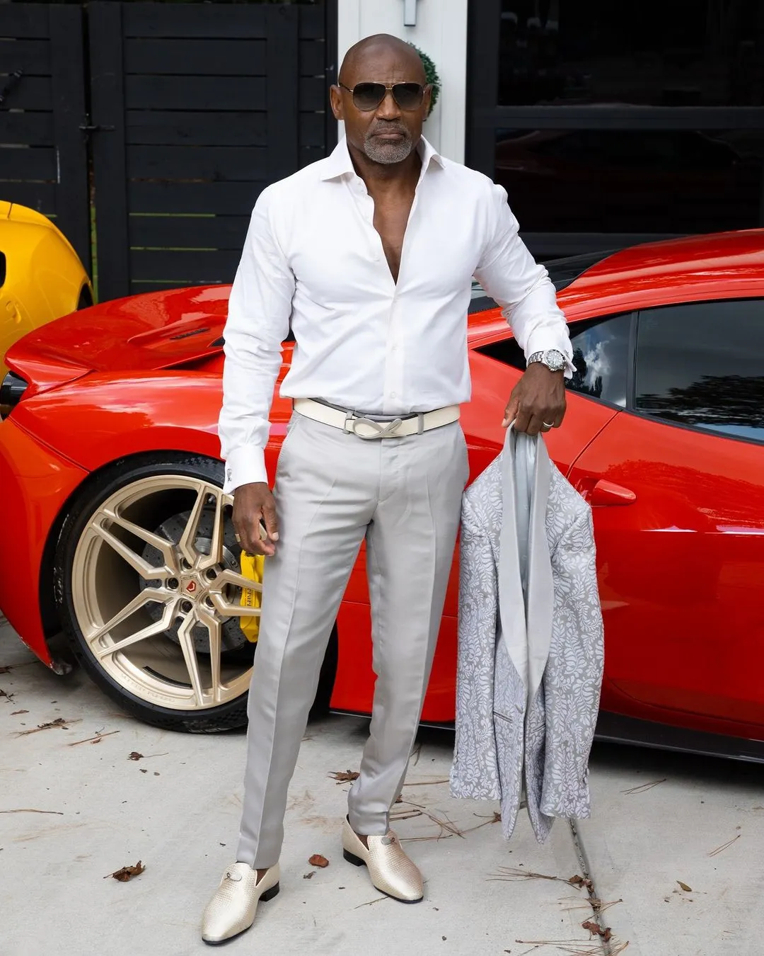 White suit store red shoes