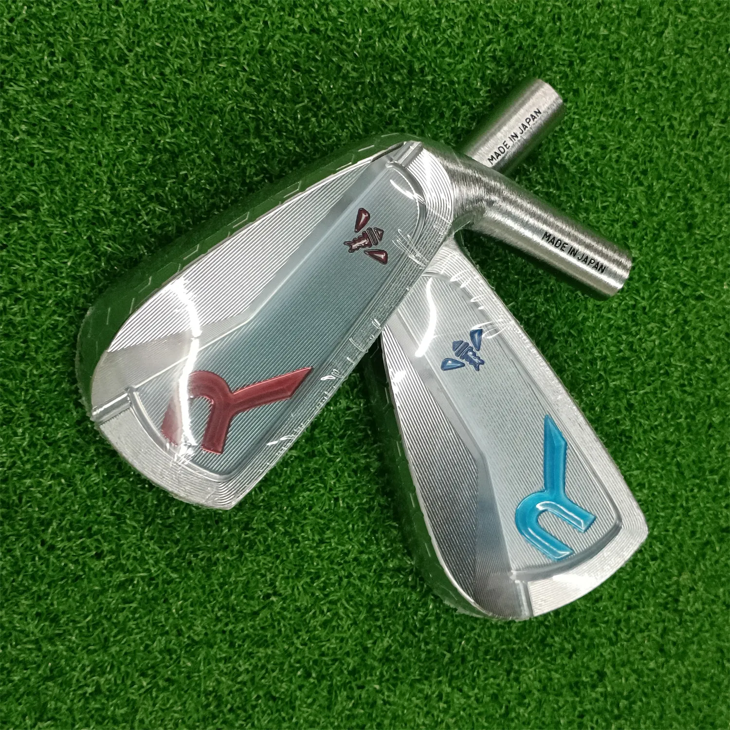 DHgate.com:Roddio Little Bee Silver/Black Golf Clubs CC FORGED 
