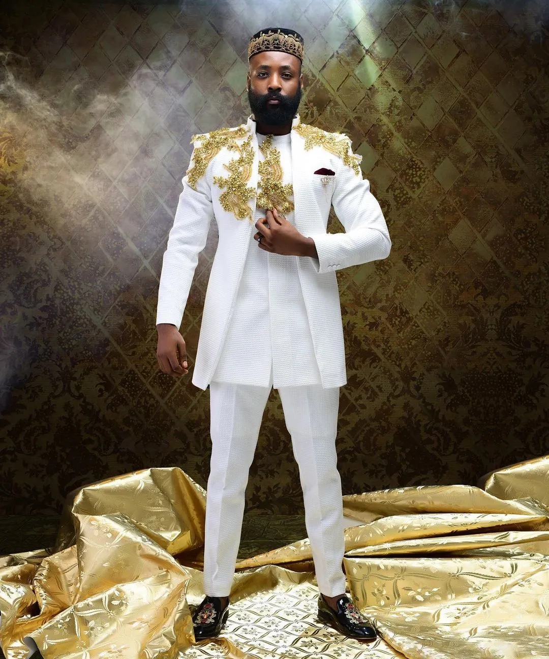 Gold Embroidered Slim Fit Suit For Men Perfect For Prom, Wedding, Stage  Performances White With Shawl Lapel And Tuxedo Pants Sin315R From Wa0788,  $96.11 | DHgate.Com