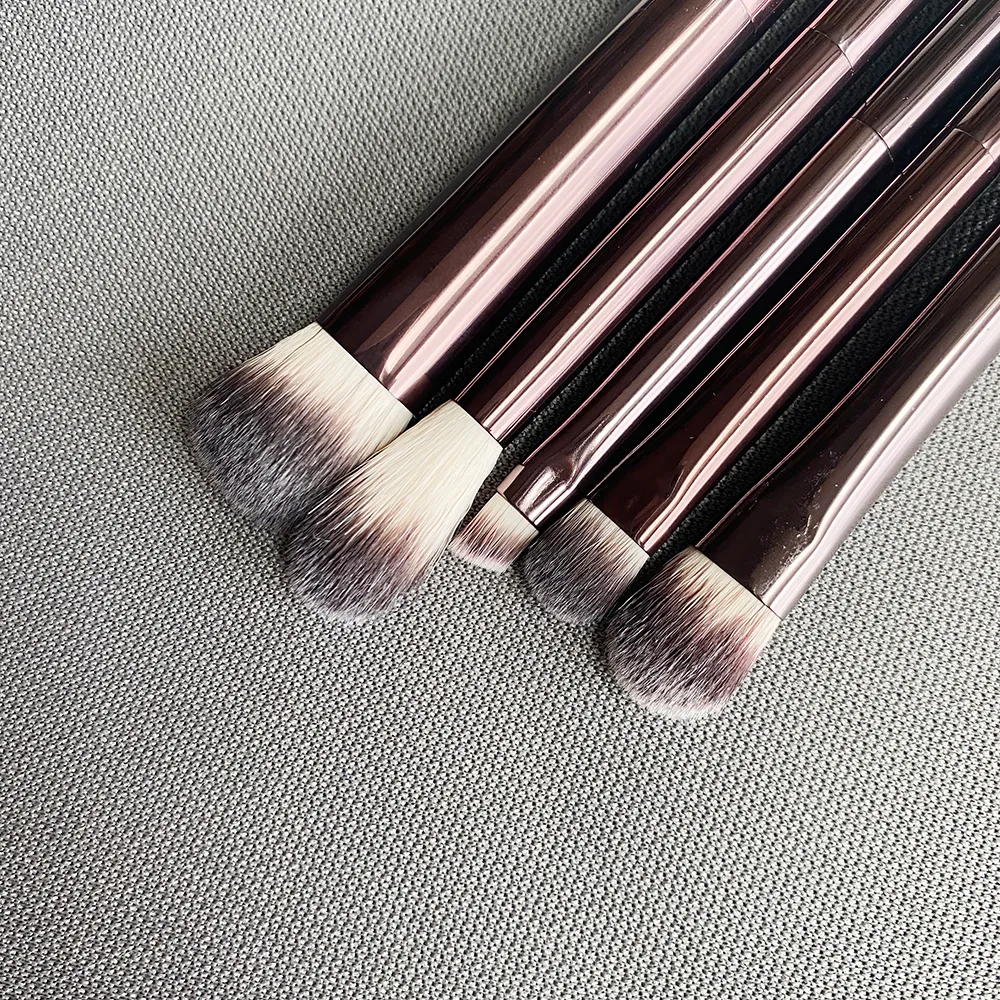 Hourglass Luxury Eyeshadow Brush Set With Metal Handle And Soft Taklon