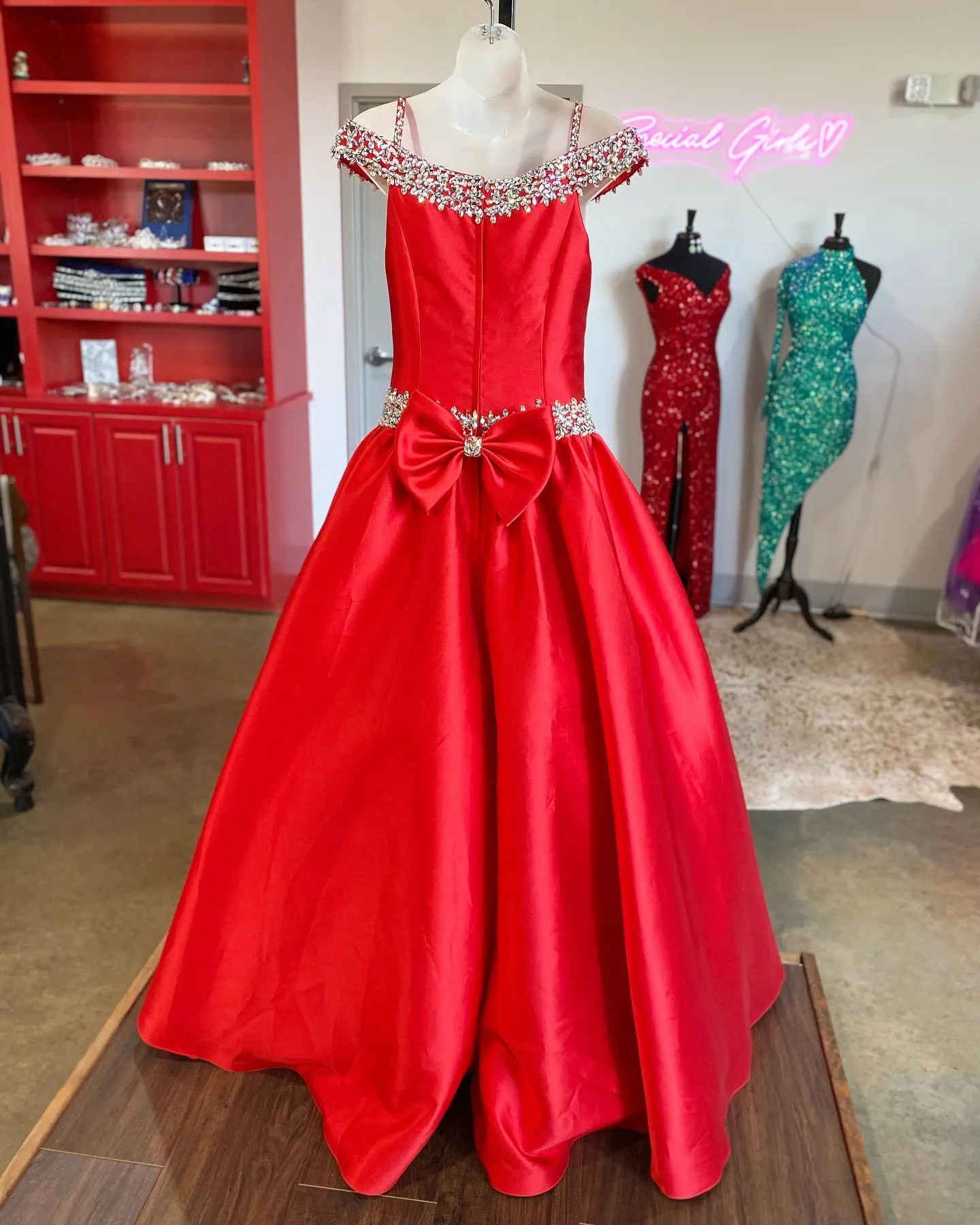 white maxi off shoulder dress Flutters Off-Shoulder Long Sleeve Look of the Week: Size:LP Princess Prom Dresses