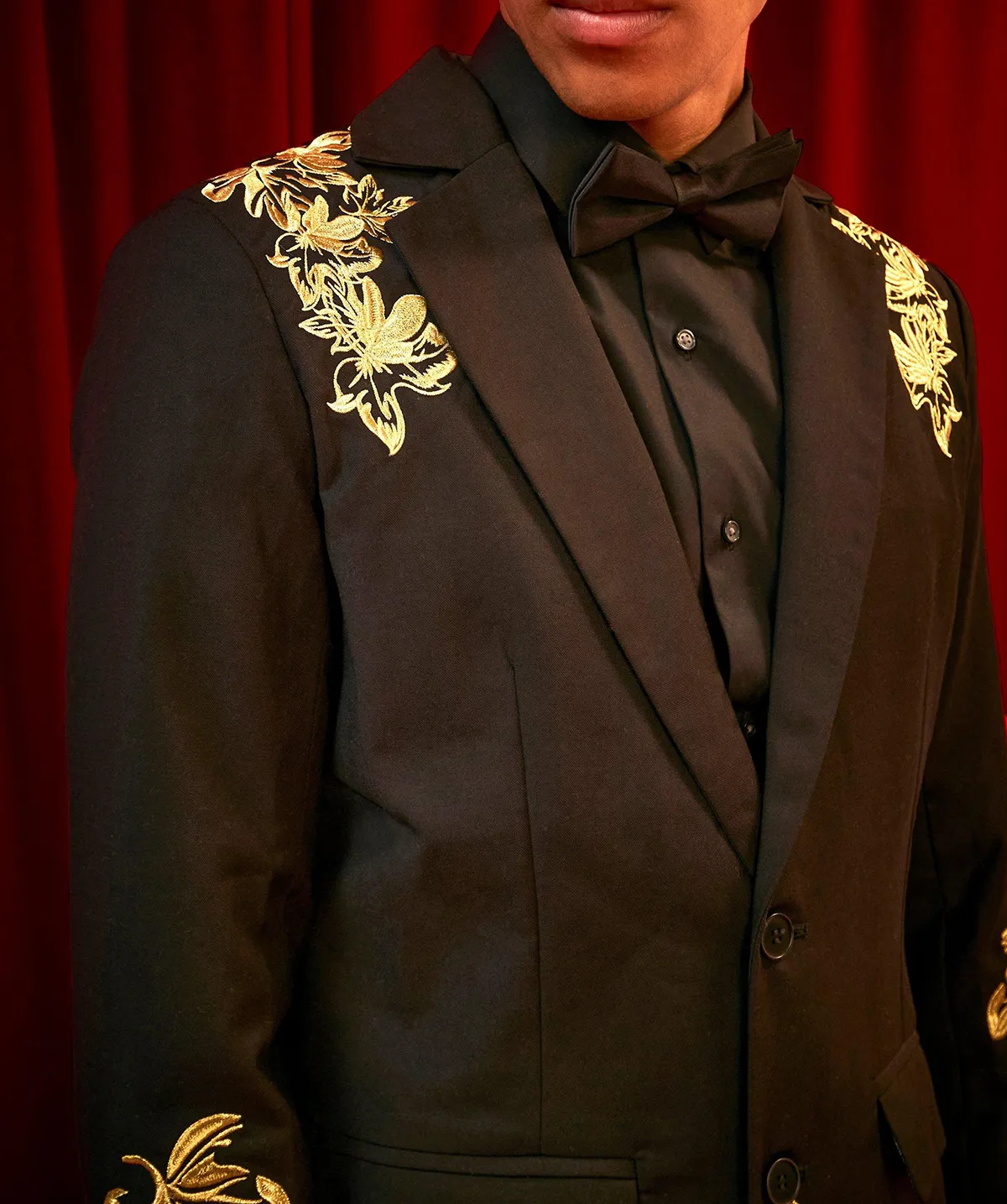 男性用のモダンウェディングタキシード ツーピーススーツ、刺繍