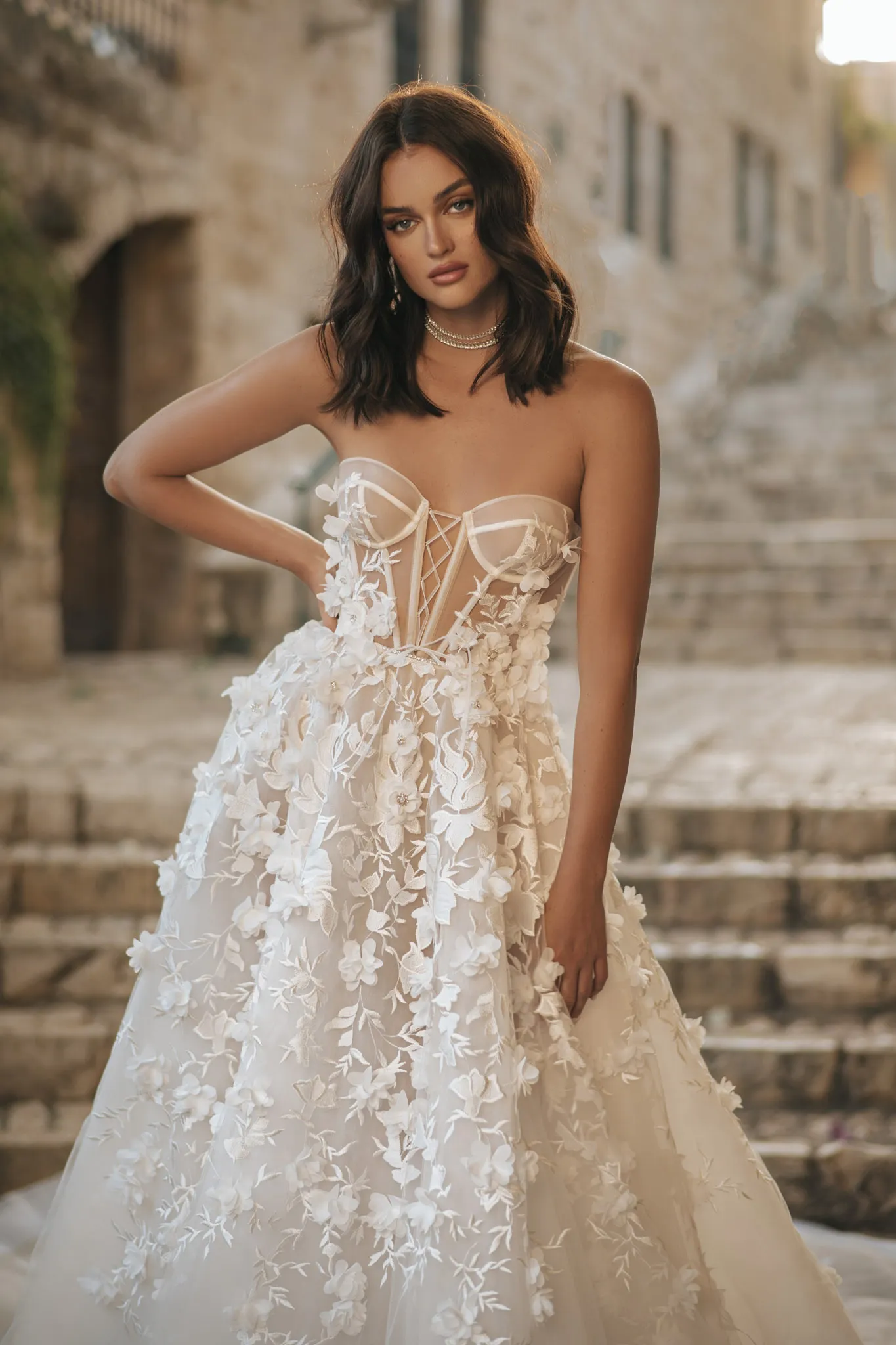 Abiti da sposa store con fiori 3d