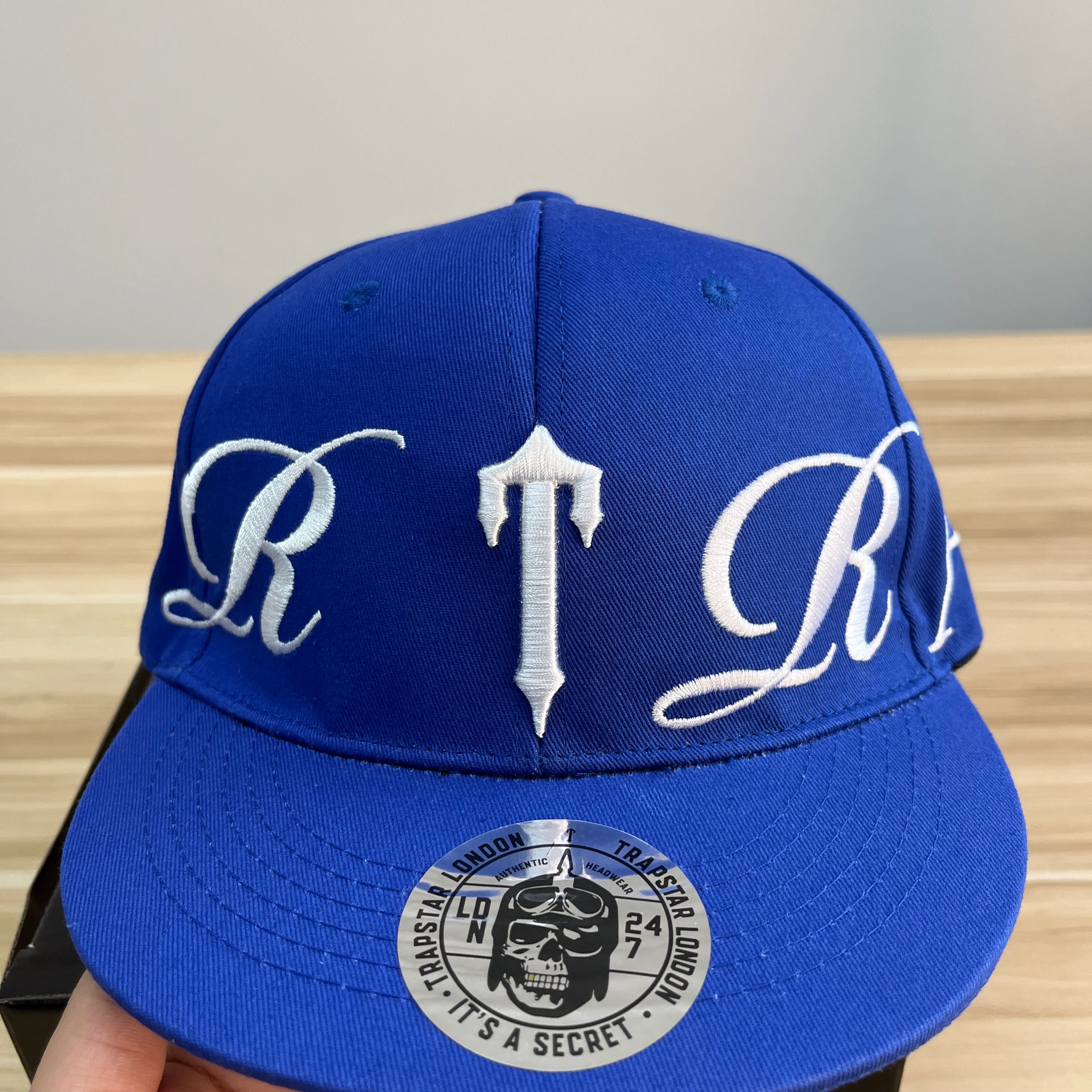 Gorra De Béisbol De Diseño De Pareja Trapstar Bordado De Letras