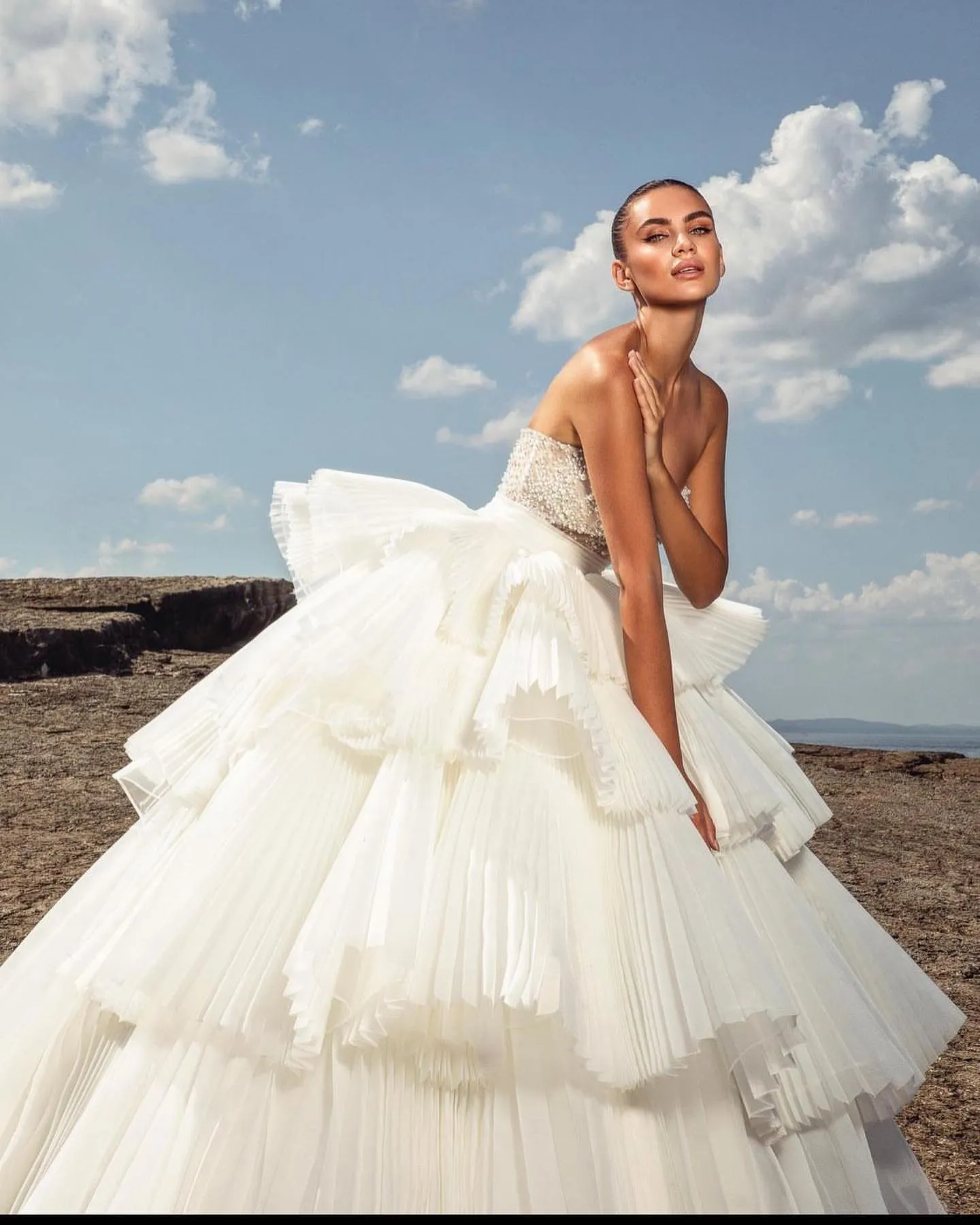 反射星天体オフホワイトベージュブラッシュウェディングドレスボヘミアンドレス長袖スパークルグリッタースクエアネックカスタム | LUV-LUV -  Etsy 日本 ボールガウン スパゲッティストラップ ホワイト アイボリー チュール パール ブライダルドレス ウェディングドレス用