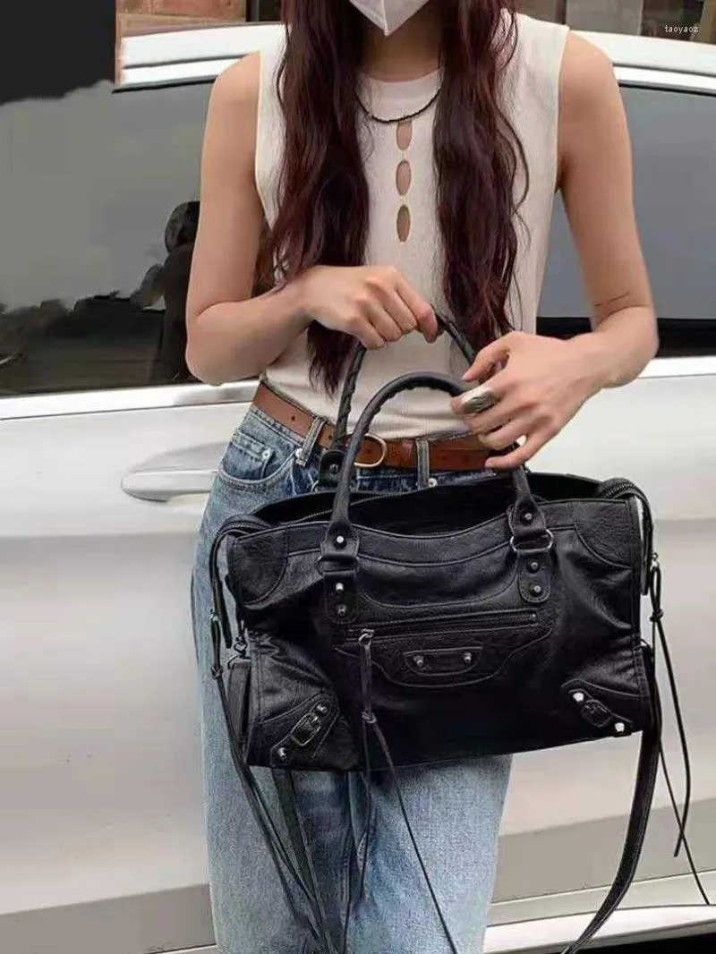 DHgate.com:Gothic Rivet Y2k Grunge Handbag for Women, Punk