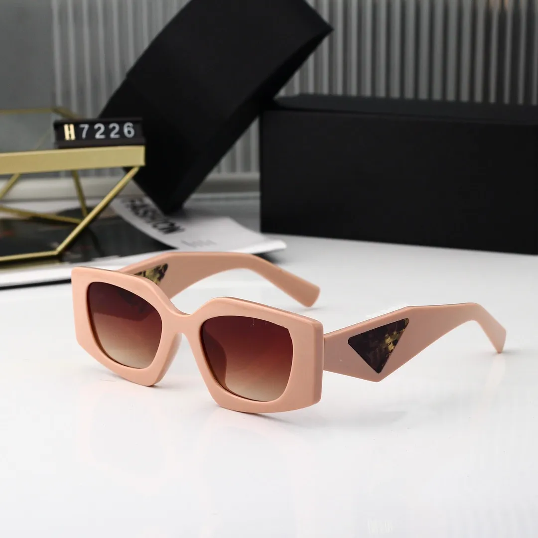 Retro Rectangle Sunglasses for Women with White Alloy Plank  display picture 1