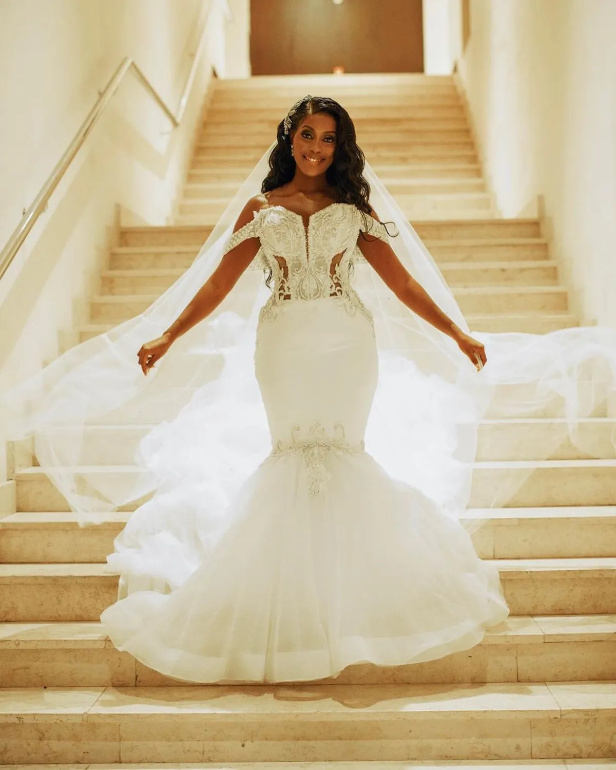 Ostty White Dubai Luxury Wedding Dress Long Sleeve Ball Gown Crystal Dresses  OS857