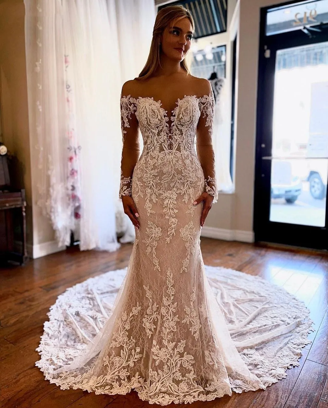 lace mermaid wedding dress long train Lace mermaid wedding dress Bridal gown Long train wedding dress Open back wedding dress Sleeveless wedding dress Beach wedding dress