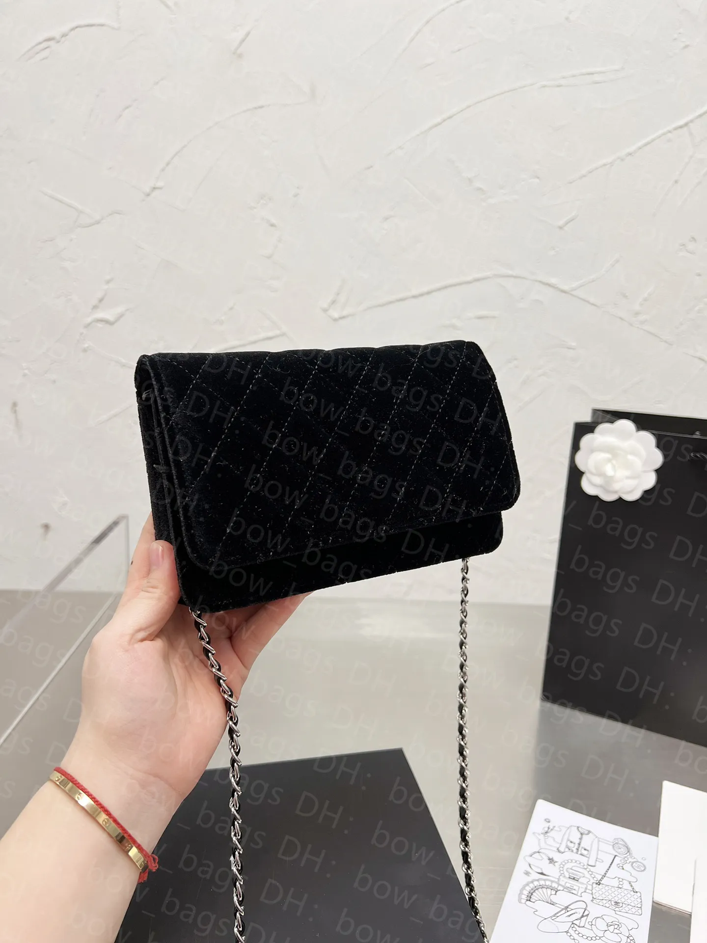 Black crossbody purse with silver chain cheap