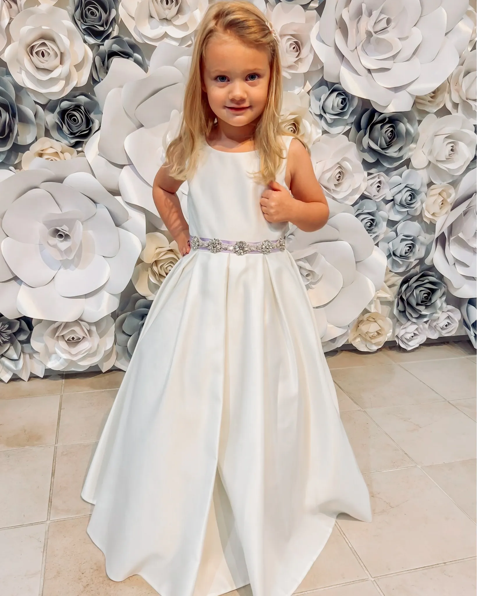 Flower Girl Dress 2023 Princess-style White Satin First Communion Gown for Little Kid Crystals Sash Baptism Junior Bridesmaid Wedding Guest Flower Girl Dress 2023 Princess-style White Satin First Communion Gown for Little Kid Crystals Sash Baptism Junior Bridesmaid Wedding Guest