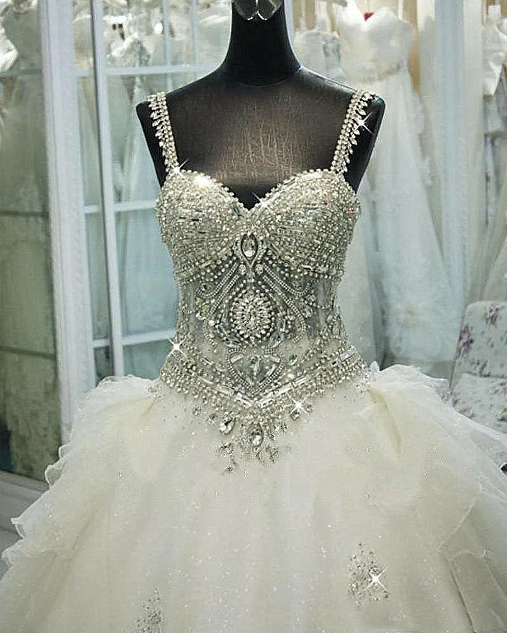 Vestido de novia con diamantes de imitaci n ostentosos cristales de amor Vestidos de novia formales de lujo hechos a medida rabe saudita 2023