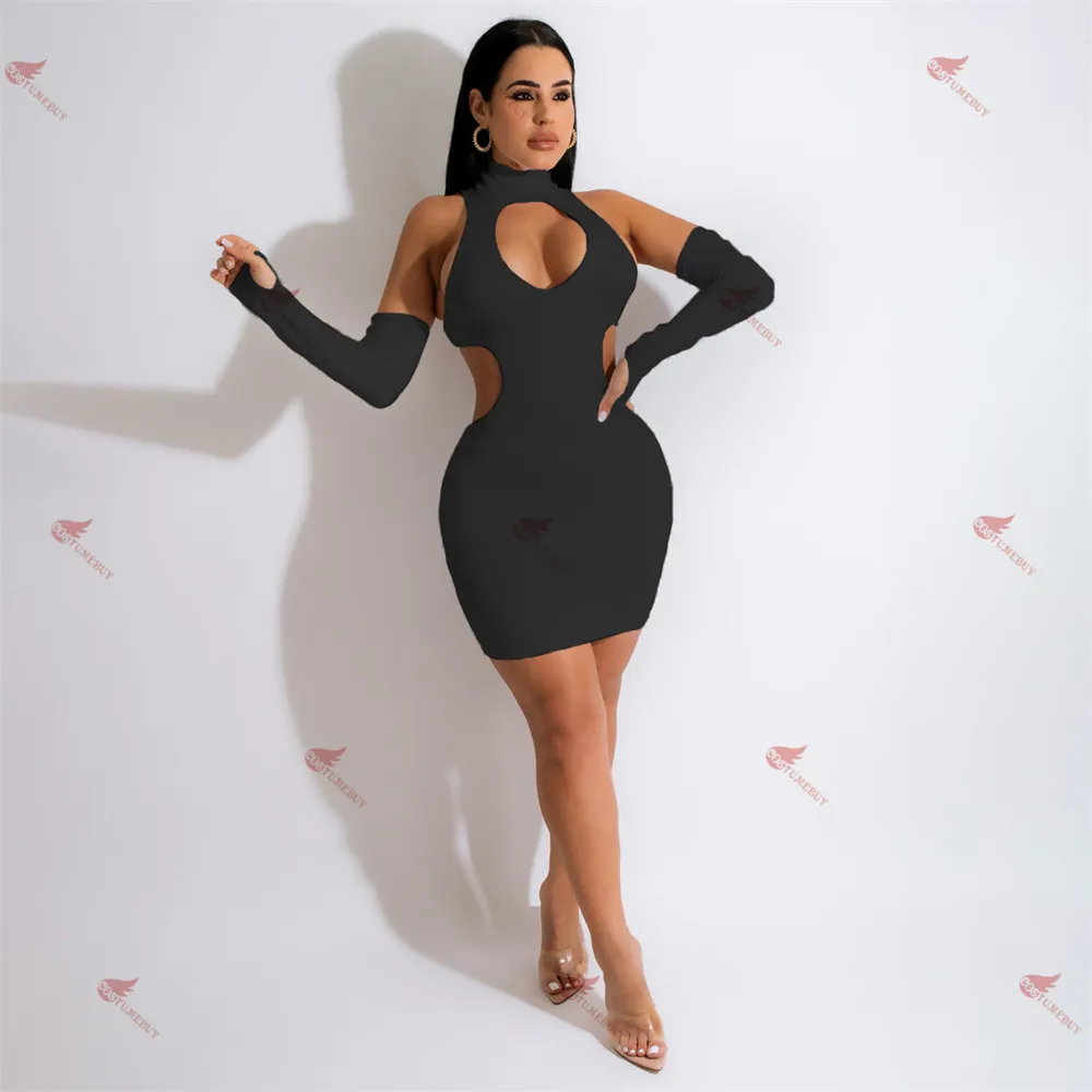 Mad tfit: Sexy Bk and White Off-Shlder Mini ss with Sves and Cutt Slim skirt