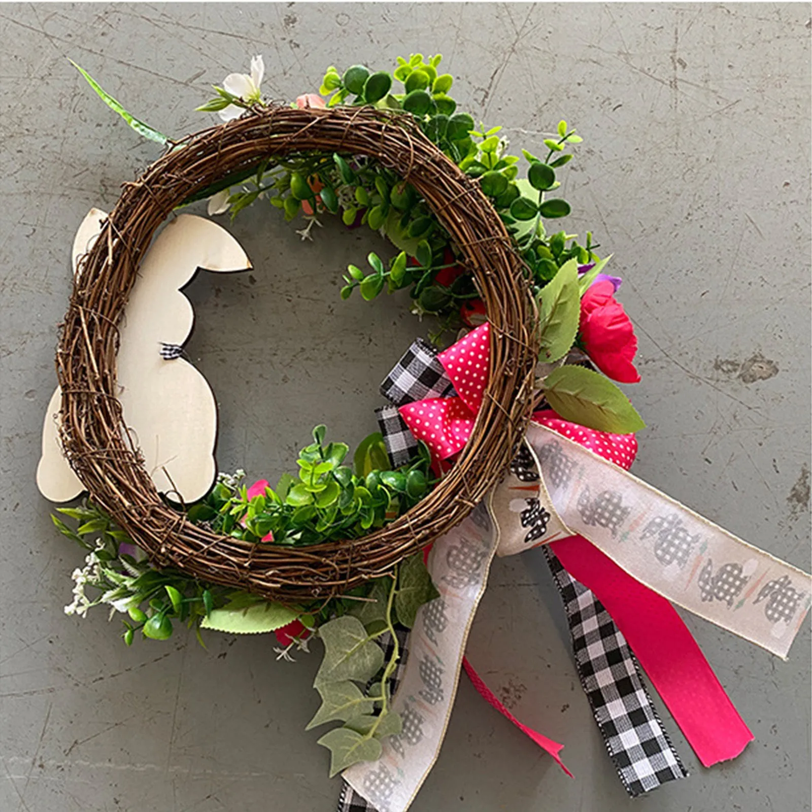 Corona De Pascua Con Colgante De Conejo Decoración De Vacaciones En El Tema  De La Caricatura, Arco De Malla, Flores, Decoración De Primavera De 20,45 €  | DHgate, image size:1600x1600