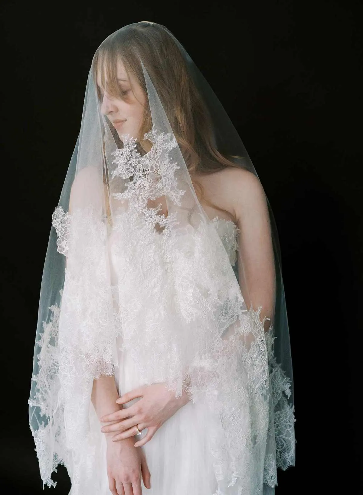 Bridal Veil with Lace Edge and Comb - White Bridal Veil Lace Edge 1 Tier Short Wedding Comb Bride  main image 3