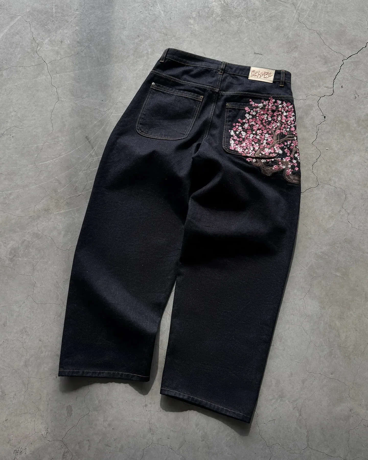 derschutze 刺繍入りダークブルーストレートデニム 30サイズ