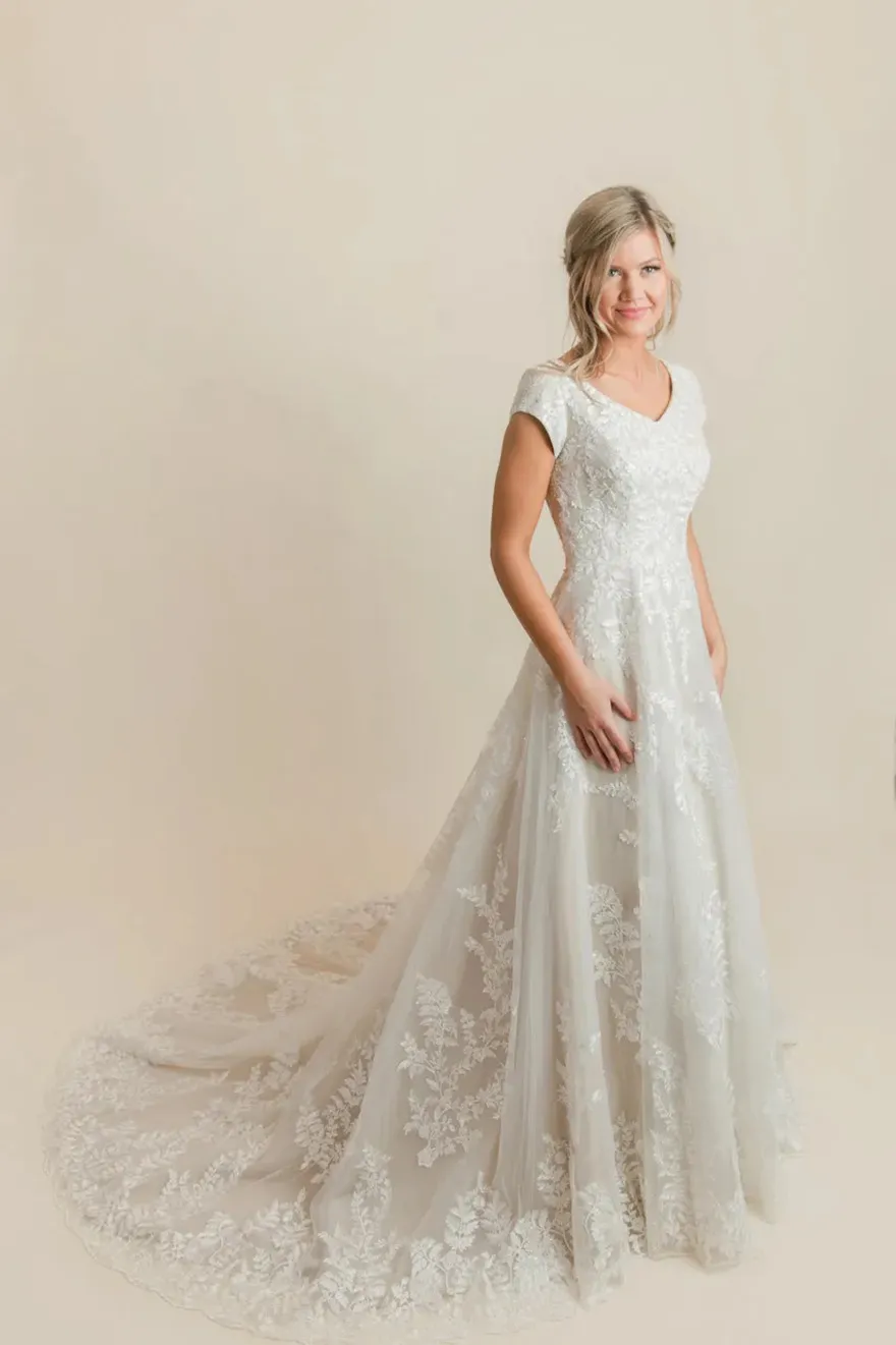 Vintage Lace Modest Wedding Dresses Cap Sleeves V... From Meetyy, $106.58 |  DHgate.Com