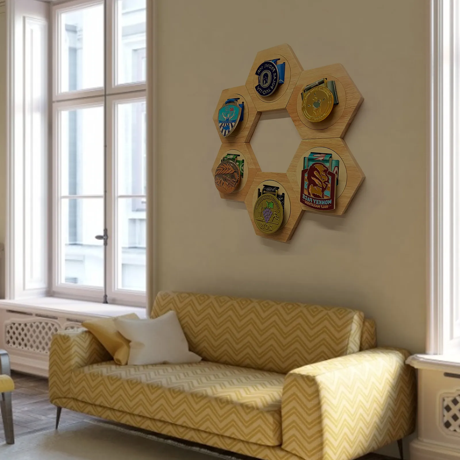 PATIKIL Vitrina Para Medallas Hexagonal De Madera – Marco Colgante Para Exhibir Premios, Insignias Y Monedas