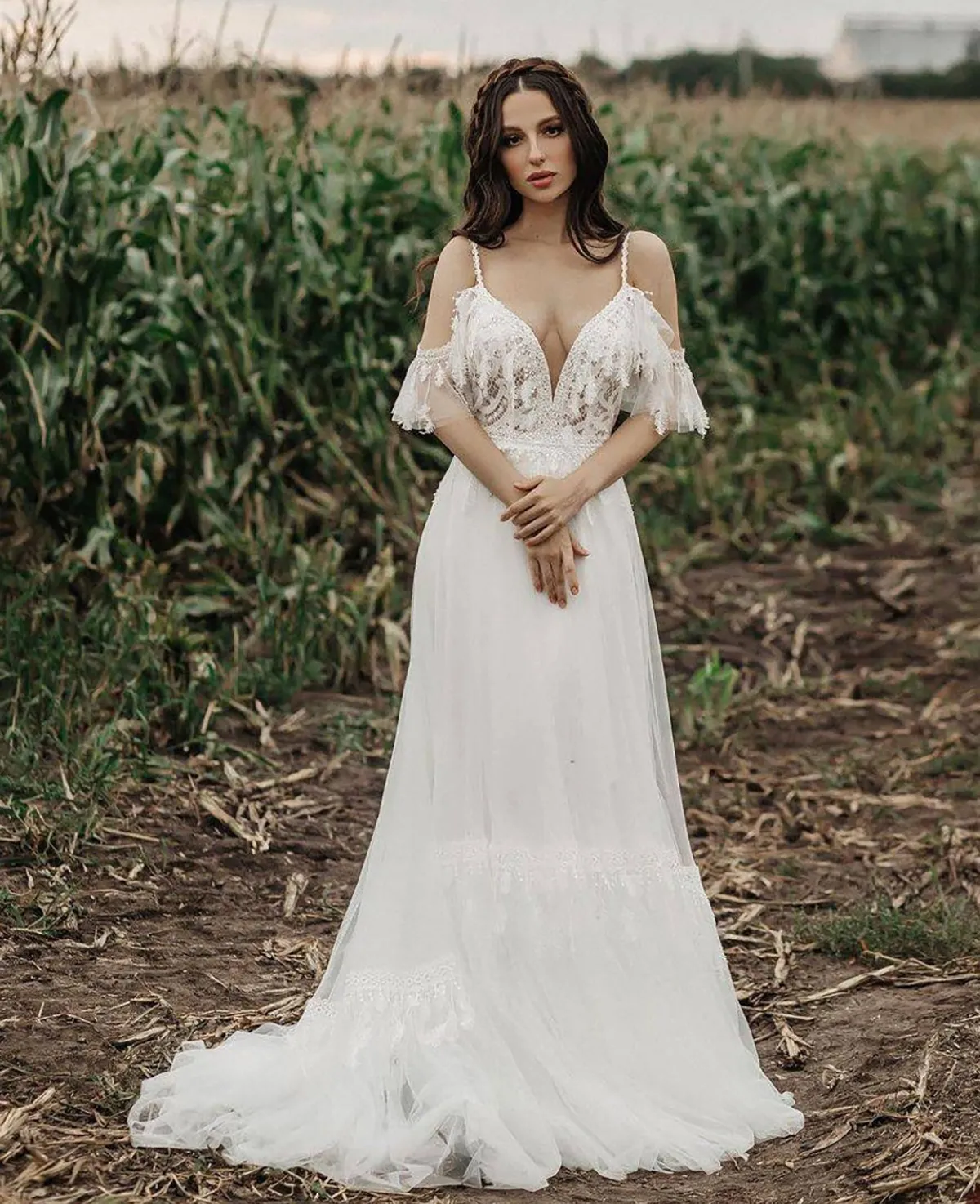 Elegant White Wedding Dress with Lace Appliques and A-Line Silhouette