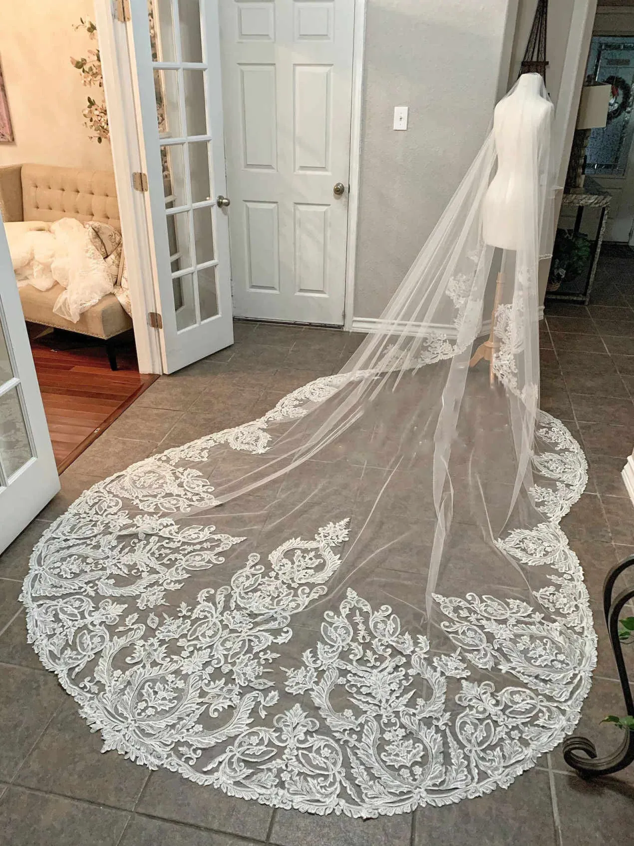 Velo De Boda De Marfil Blanca De 3 Metros De Lujo Con Apliques De Poca  Completa, image size:1270x1694