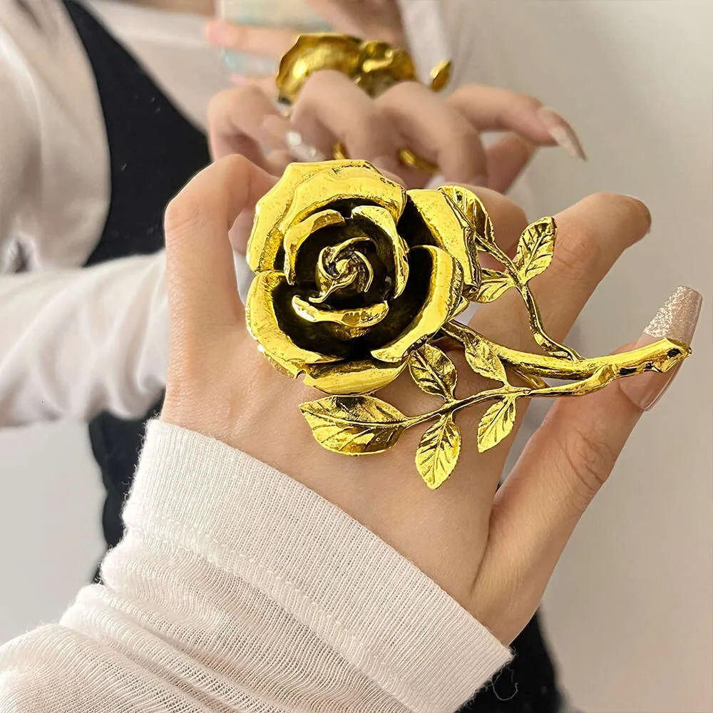 Anel De Declaração: Anel De Dedo Duplo De Flor De Rosa De Metal Para  Mulheres Jóias Exageradas De Personalidade De $86,22 | DHgate, image size:1000x1000