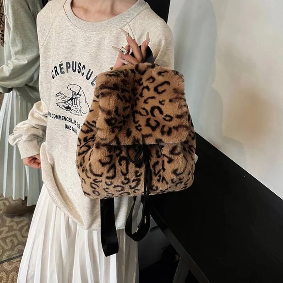 Leopard Print Drawstring Backpack Womens Plush Fleece  display picture 3